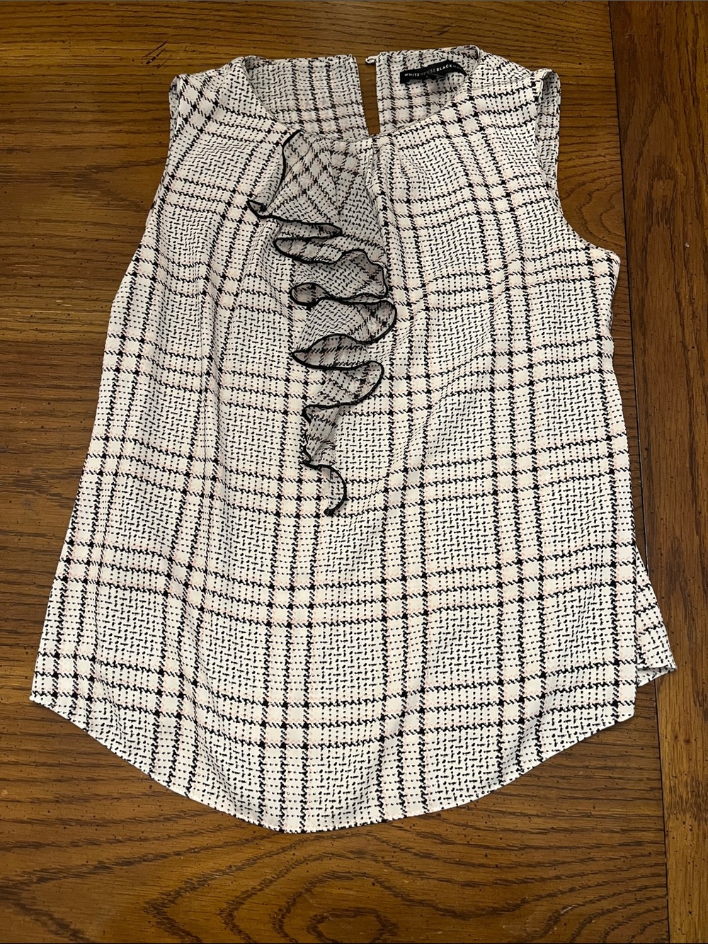 White House Black Market Sleeveless Ruffle Plaid Top, size 6